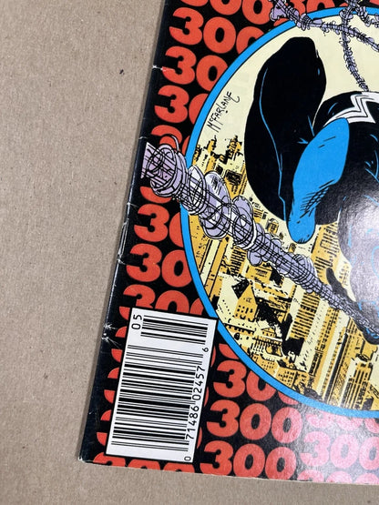 AMAZING SPIDER-MAN #300 - 1988 - FN- - NEWSSTAND EDITION - 1ST FULL VENOM